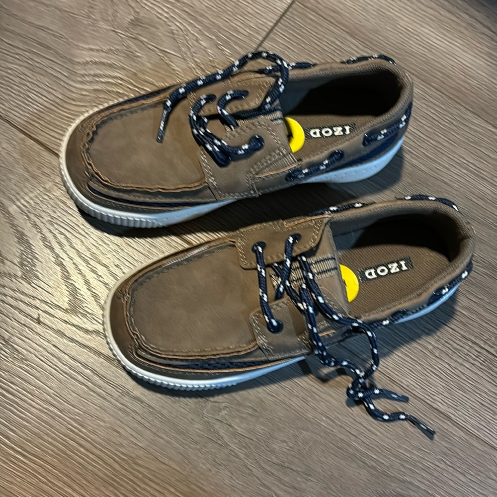 Izod little boy shoes